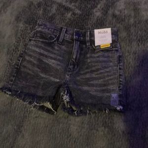 Black shorts, high rise